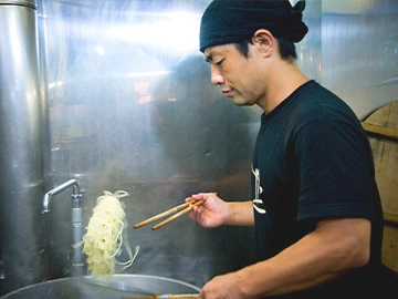 麺や食堂 店主 貴史 望月 店主