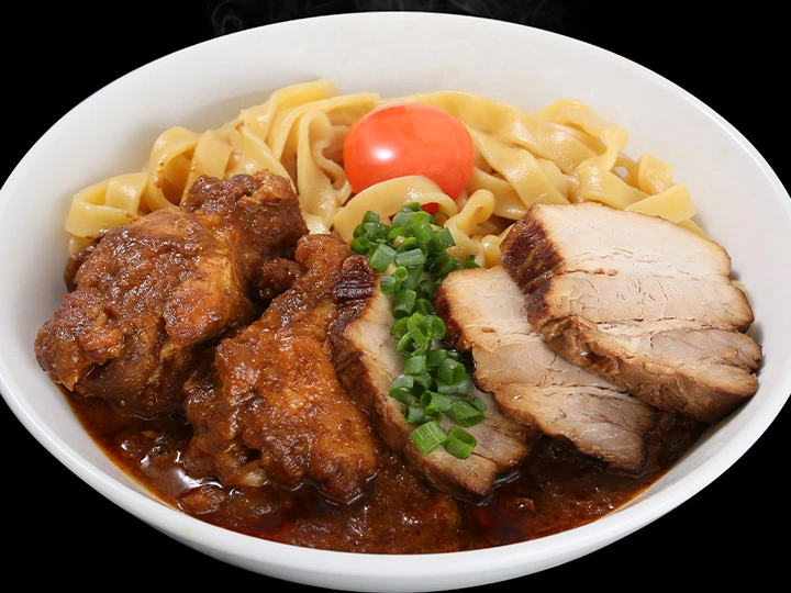 吉田カレー×麺や六等星 六等星平打ち麺×吉田カレーまぜそば