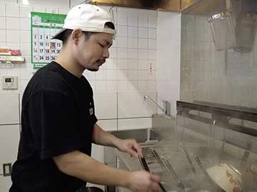 まるつストア 店主 津波 柾通