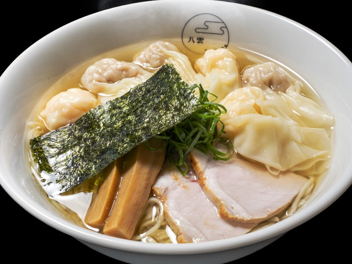 八雲 特製ワンタン麺(白)