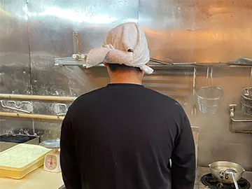 日陰 店主 岩間 好輝 店主