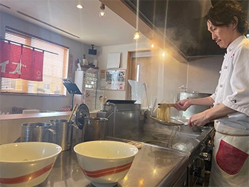 青森中華そば オールウェイズ 店主 里村 慶人