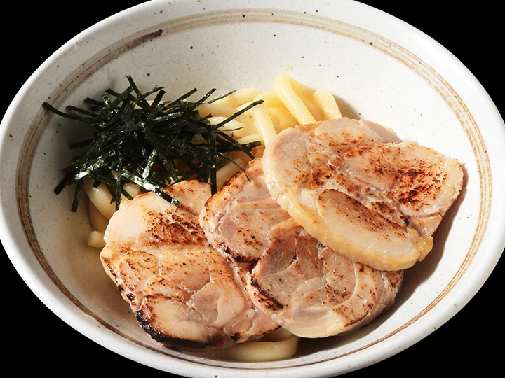 ヨコクラうどん チャーシュー風焼鳥葱油うどん