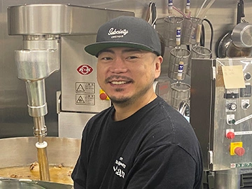 むかん 店主 小松崎　敏