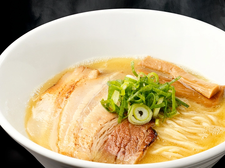 近江熟成醤油ラーメン　十二分屋 近江鶏白湯醤油（鶏ガラ・魚介出汁）