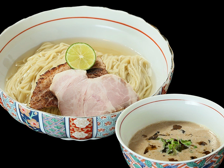 八咫烏 秋刀魚の昆布水つけ麺