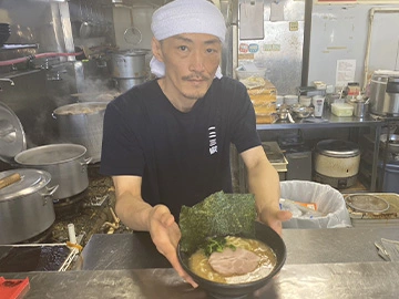 らーめん一二三家 店主 八巻 俊介