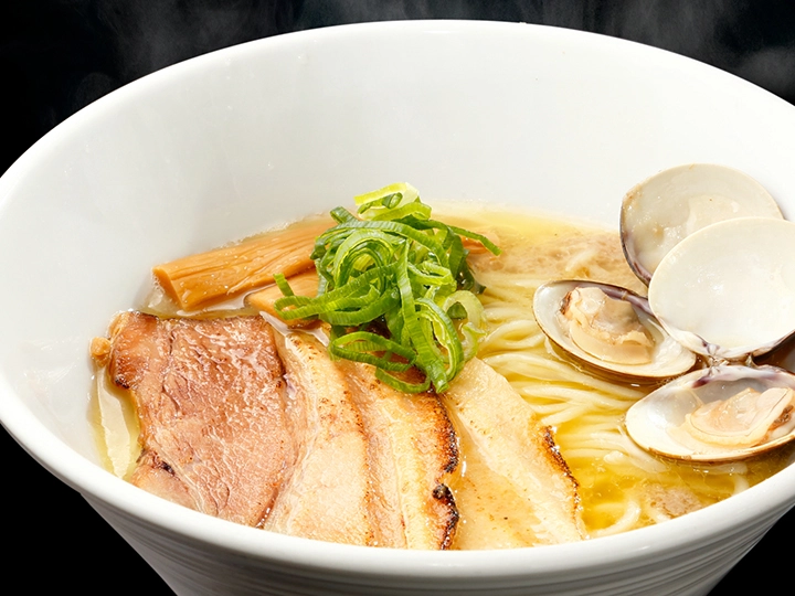 近江熟成醤油ラーメン　十二分屋 鶏KOHAKU（鶏ガラ・昆布・貝出汁）